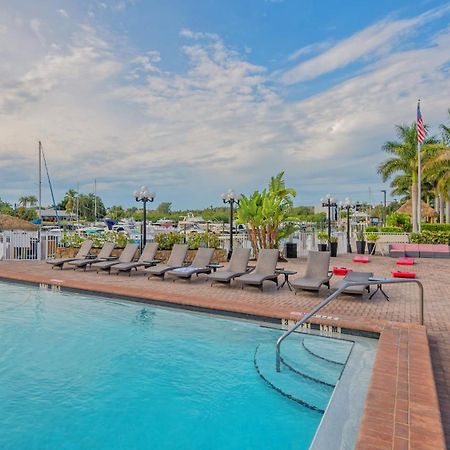 All-New Waterfront With Balcony,Pool,Tiki Bar,Gym Sarasota Eksteriør bilde