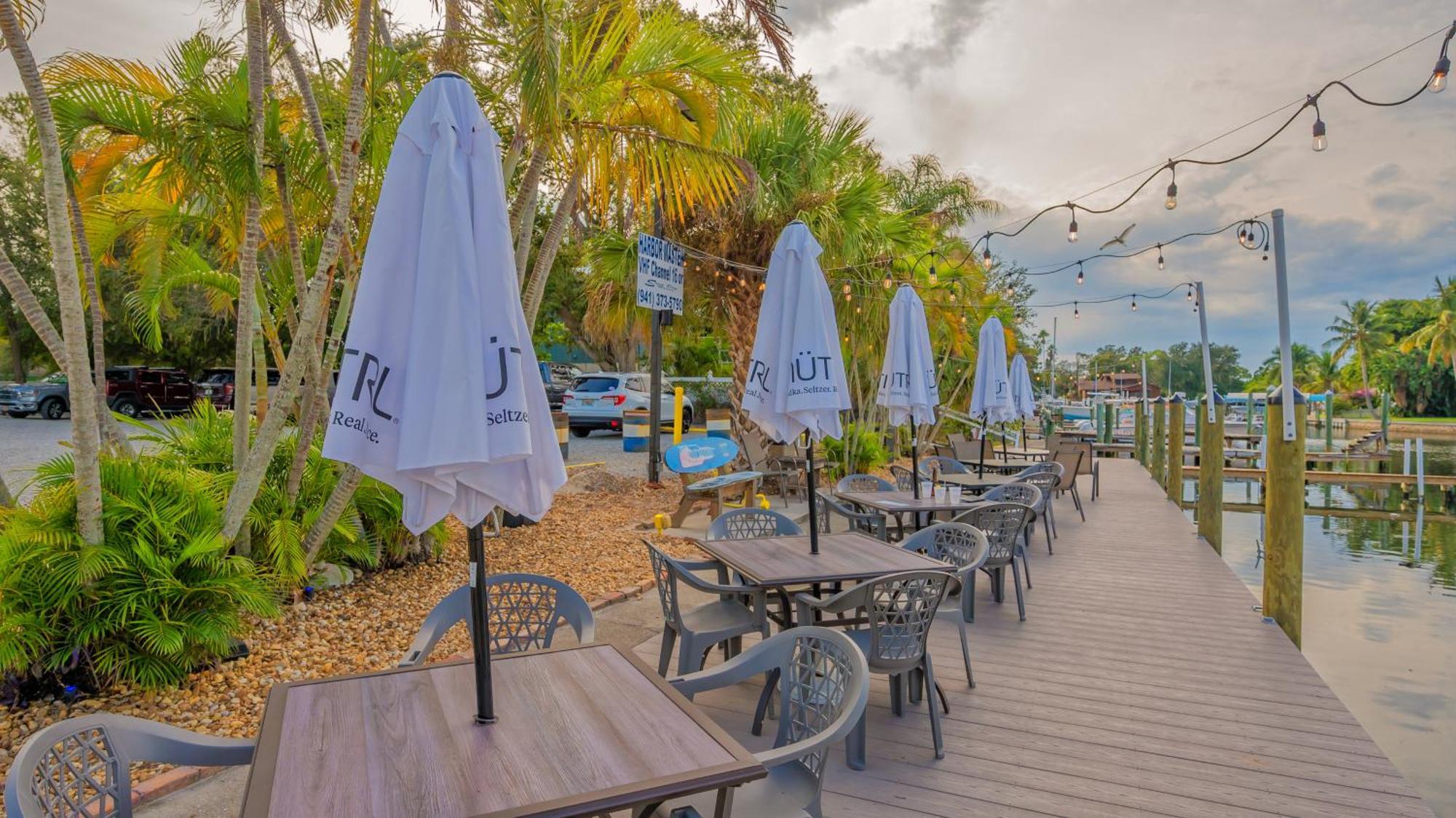 All-New Waterfront With Balcony,Pool,Tiki Bar,Gym Sarasota Eksteriør bilde