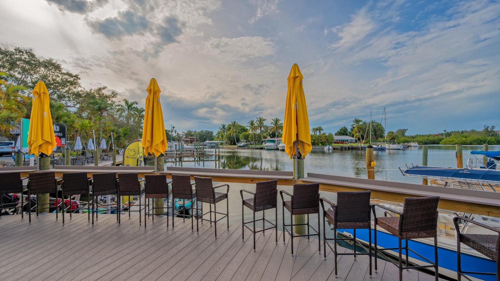 All-New Waterfront With Balcony,Pool,Tiki Bar,Gym Sarasota Eksteriør bilde