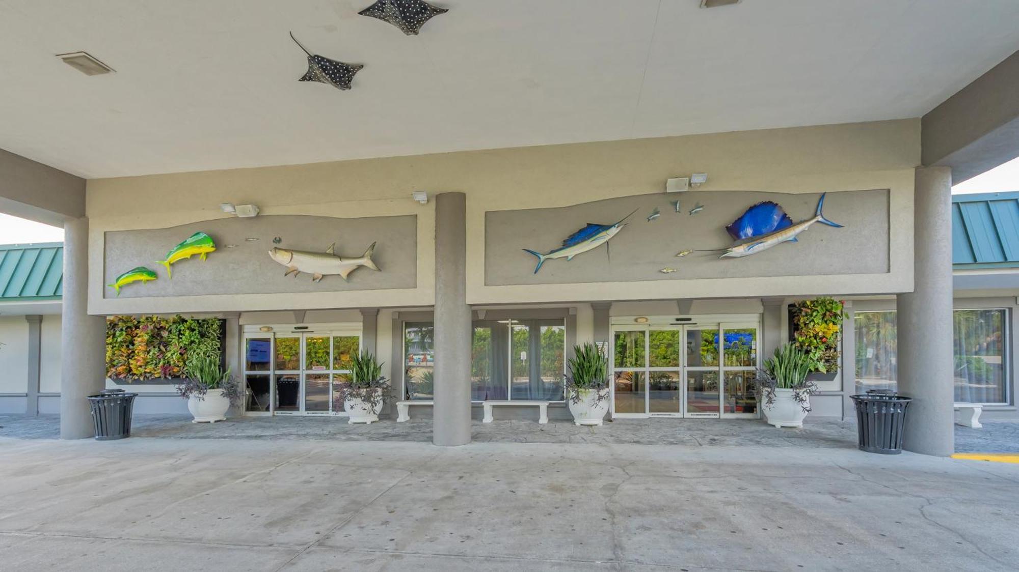 All-New Waterfront With Balcony,Pool,Tiki Bar,Gym Sarasota Eksteriør bilde