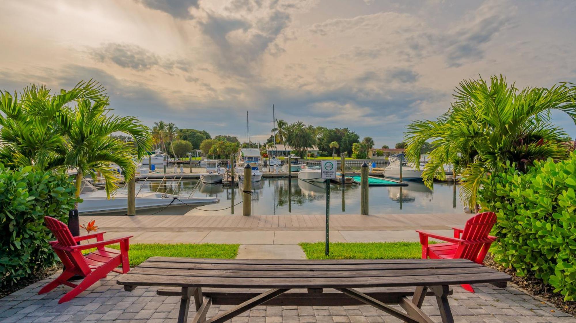 All-New Waterfront With Balcony,Pool,Tiki Bar,Gym Sarasota Eksteriør bilde