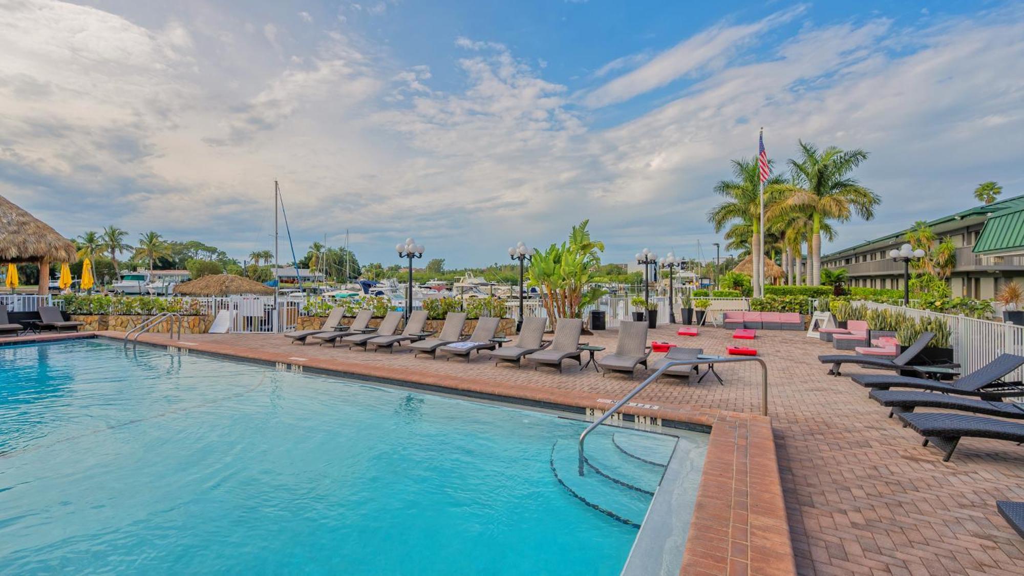 All-New Waterfront With Balcony,Pool,Tiki Bar,Gym Sarasota Eksteriør bilde