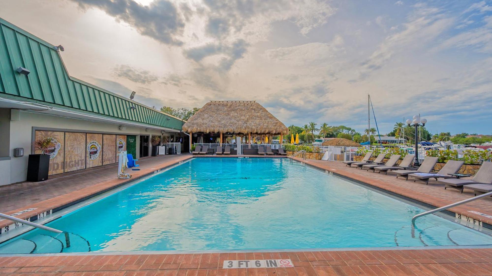 All-New Waterfront With Balcony,Pool,Tiki Bar,Gym Sarasota Eksteriør bilde
