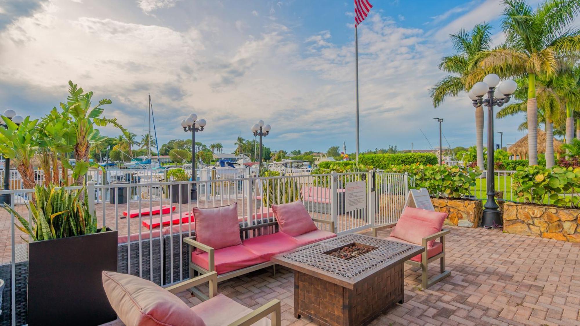 All-New Waterfront With Balcony,Pool,Tiki Bar,Gym Sarasota Eksteriør bilde