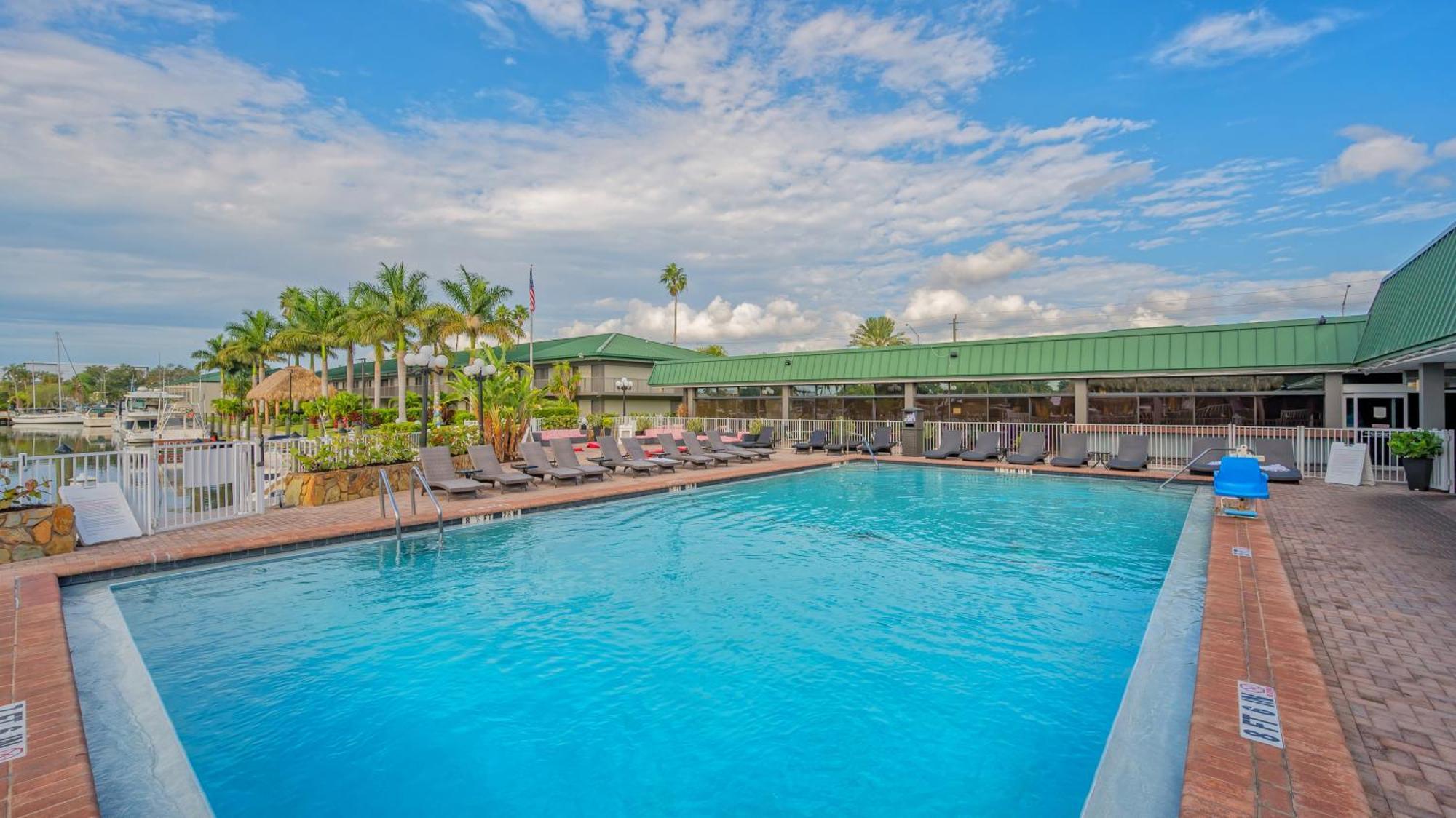 All-New Waterfront With Balcony,Pool,Tiki Bar,Gym Sarasota Eksteriør bilde
