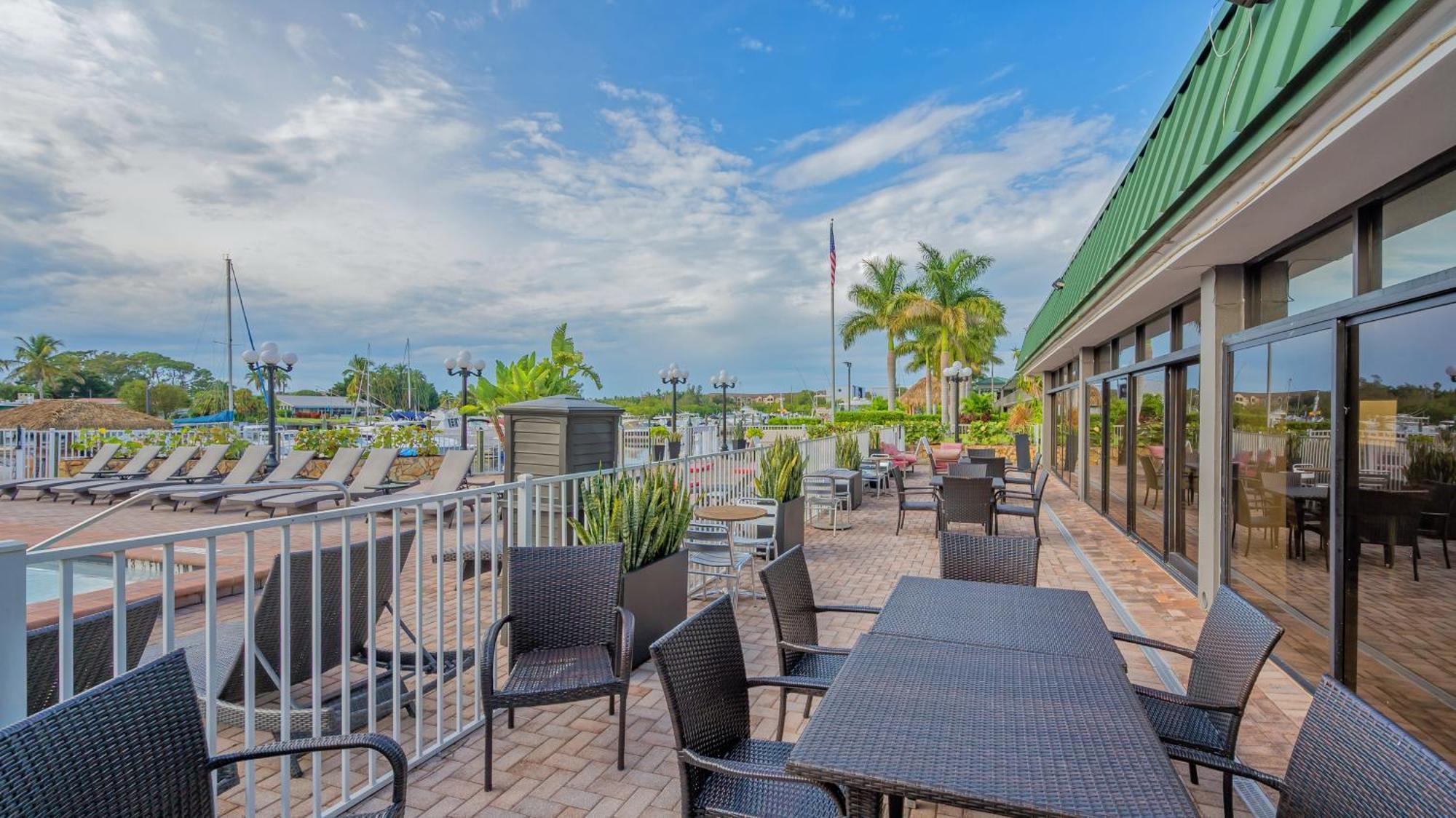 All-New Waterfront With Balcony,Pool,Tiki Bar,Gym Sarasota Eksteriør bilde