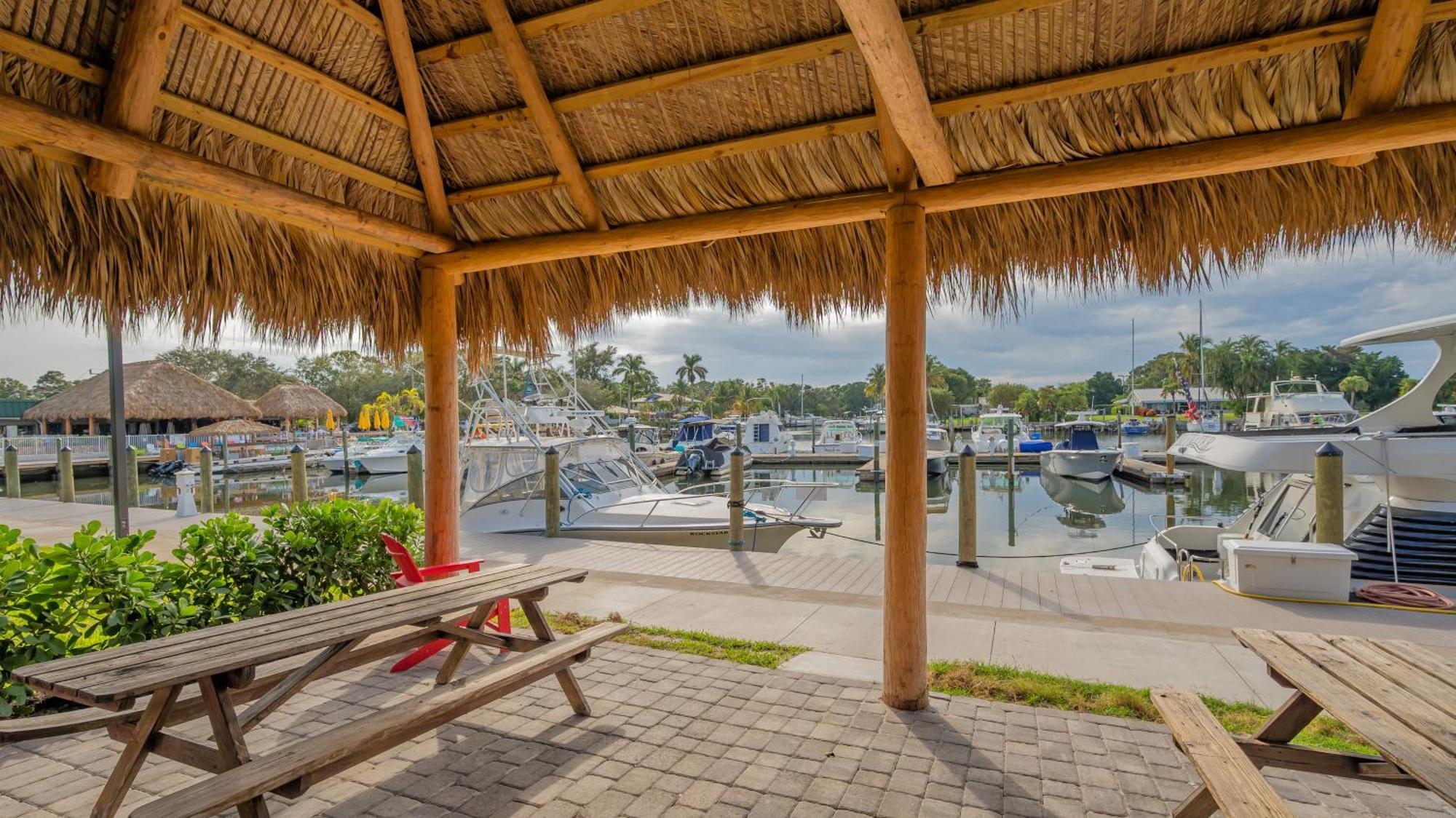 All-New Waterfront With Balcony,Pool,Tiki Bar,Gym Sarasota Eksteriør bilde