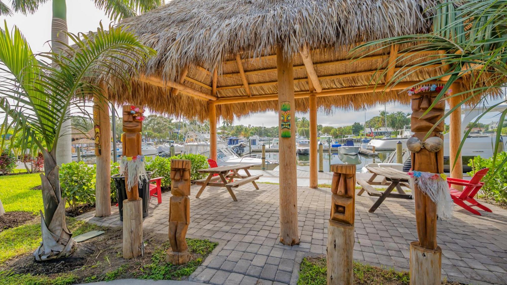 All-New Waterfront With Balcony,Pool,Tiki Bar,Gym Sarasota Eksteriør bilde