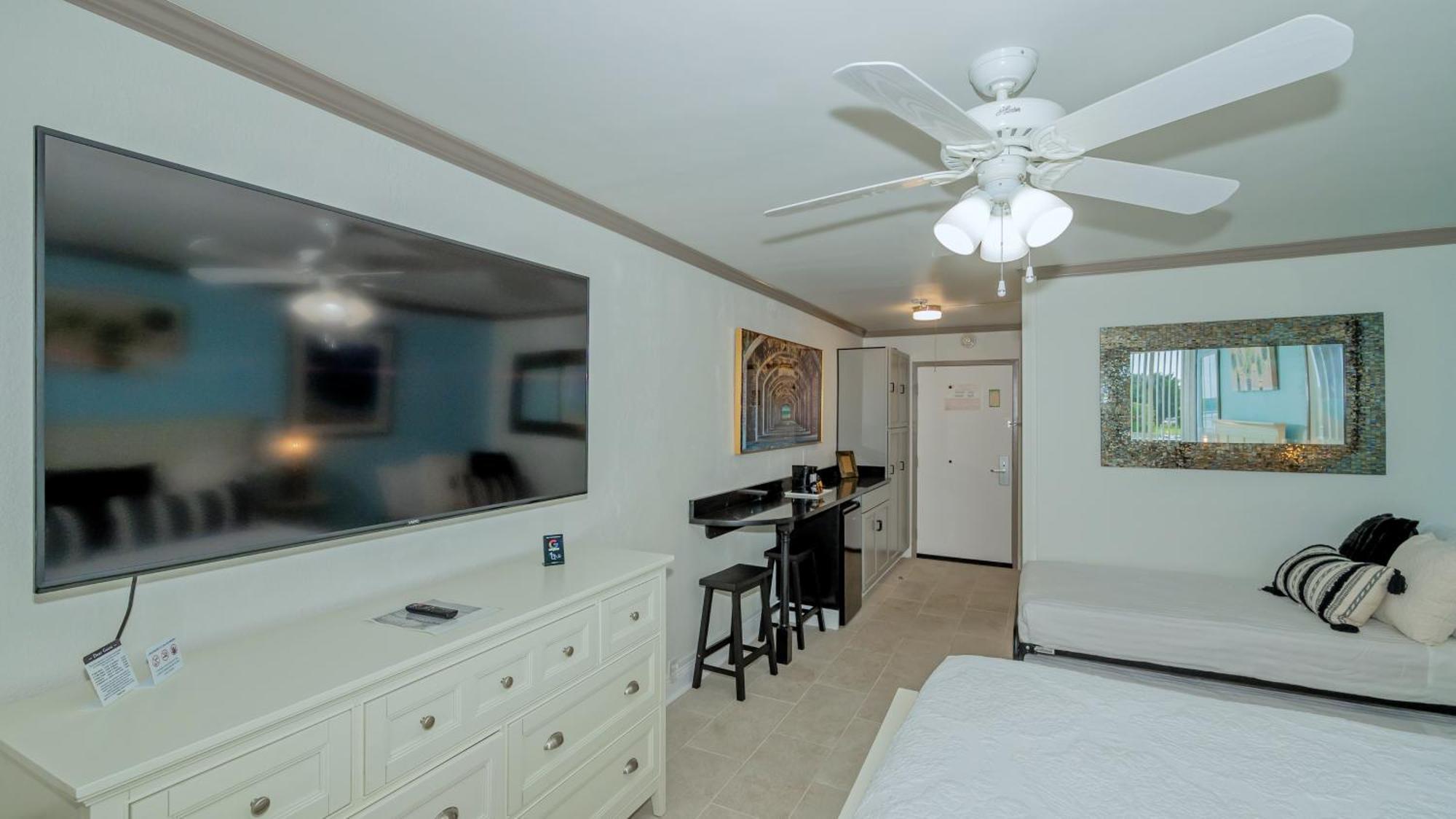 All-New Waterfront With Balcony,Pool,Tiki Bar,Gym Sarasota Eksteriør bilde