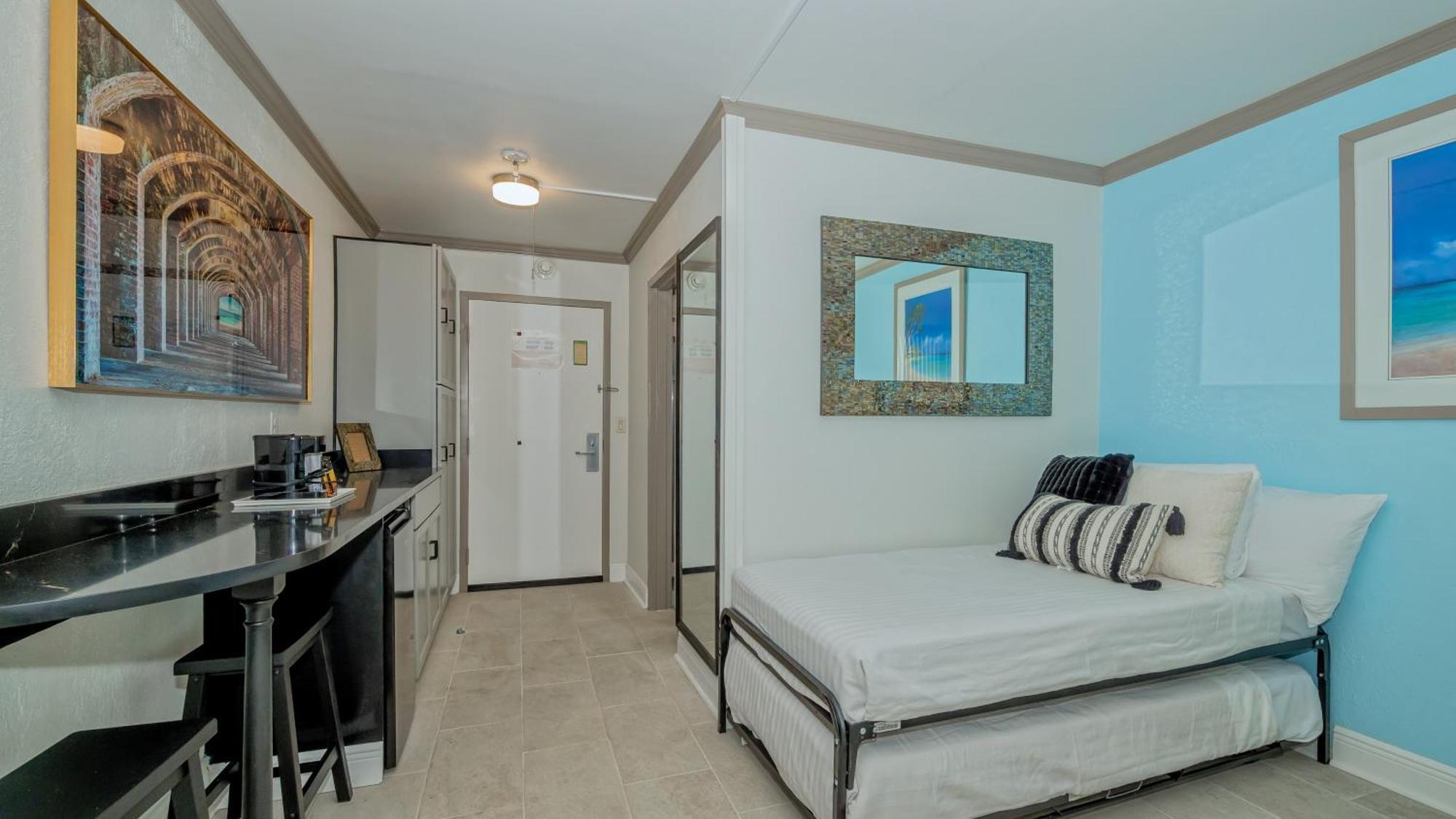 All-New Waterfront With Balcony,Pool,Tiki Bar,Gym Sarasota Eksteriør bilde