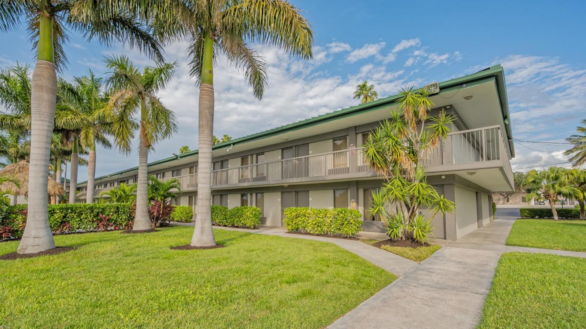 All-New Waterfront With Balcony,Pool,Tiki Bar,Gym Sarasota Eksteriør bilde